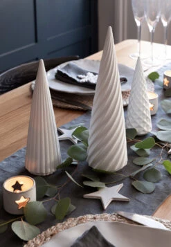 Airdrie Tree - Large -Garden Trading Store ADPO03 portrait 3 14128.1668513610