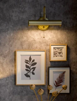 Welford Picture Wall Light - Small 9 Welford Picture Wall Light - Small -Garden Trading Store AW22 Lighting Welford Picture Lamps over Clockhouse Console 81264.1663930151