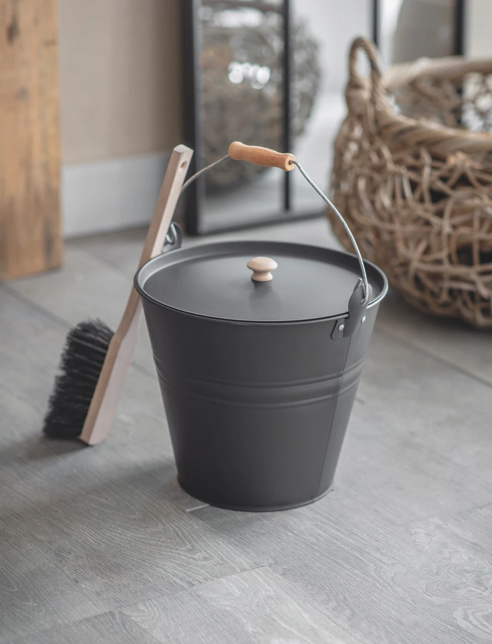 Fireside Bucket - Carbon 2 Fireside Bucket - Carbon - Image 2