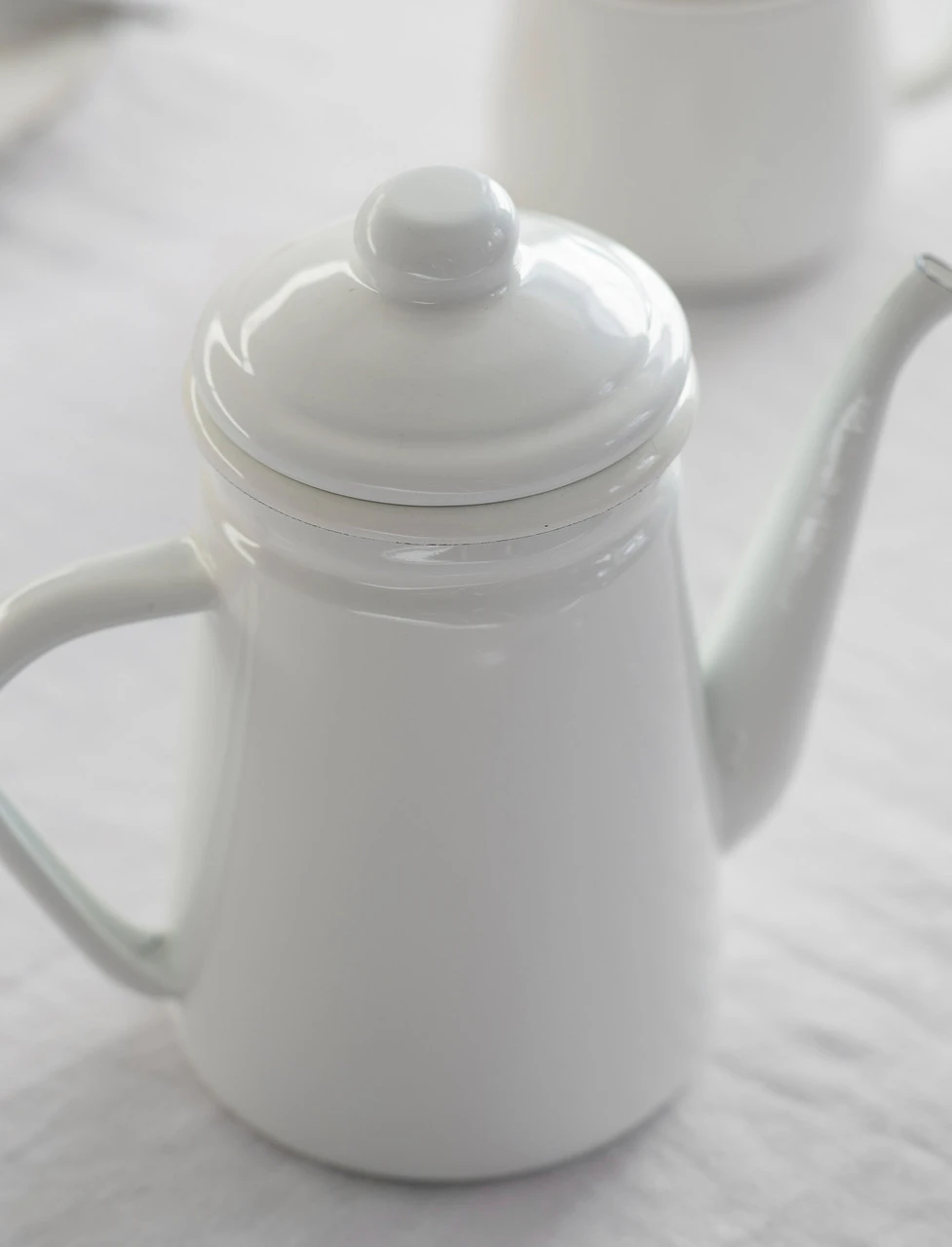 Enamel Coffee Pot - Warm White 2 Enamel Coffee Pot - Warm White - Image 2