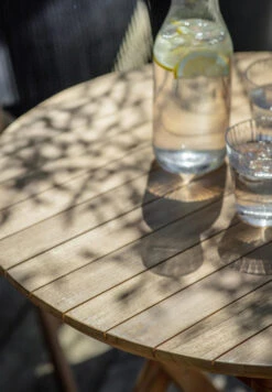 Carrick Table And Chair Set - Black -Garden Trading Store Carrick Table and Chairs Set in Black Teak and Polyrope Detail 2 FUTE36 06419.1680102712