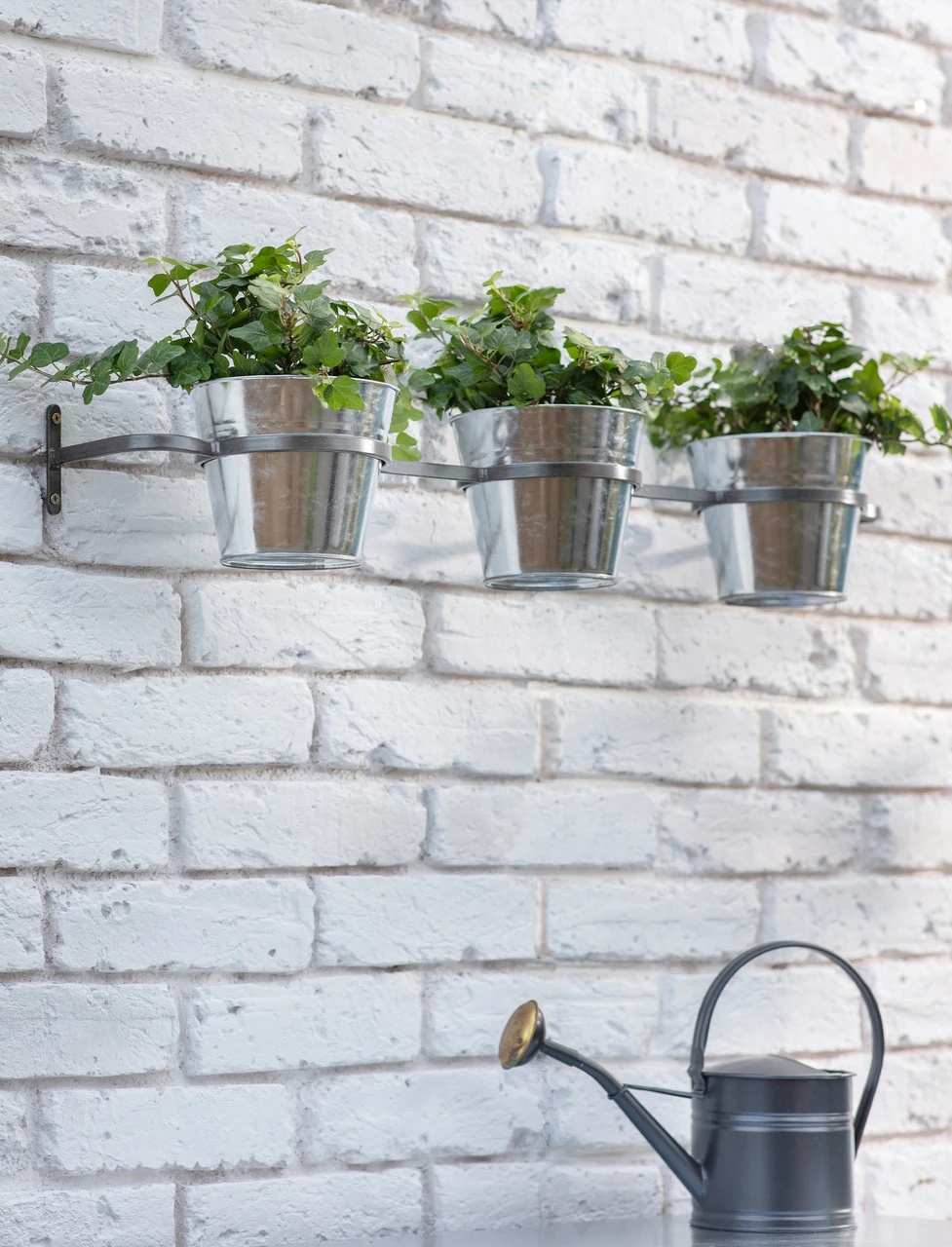 Triple Winson Wall Pots And Farringdon Holder - Silver 1 Triple Winson Wall Pots And Farringdon Holder - Silver