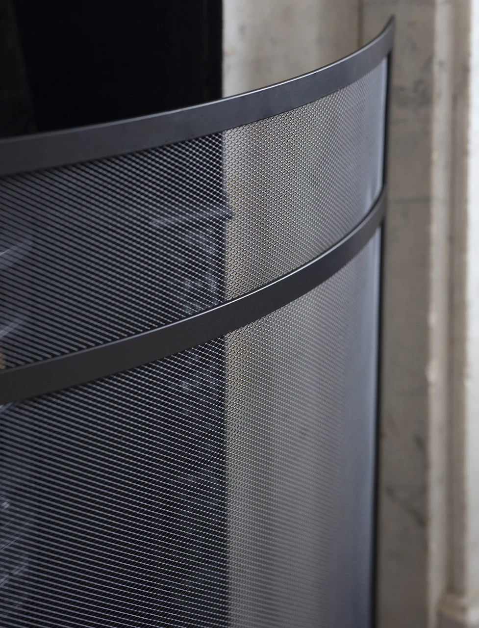 Bretforton Firescreen - Black - Large 2 Bretforton Firescreen - Black - Large - Image 2