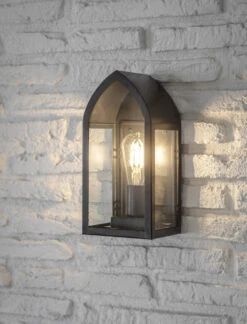 Garden Trading Store 40 Fairford Outdoor Wall Lantern