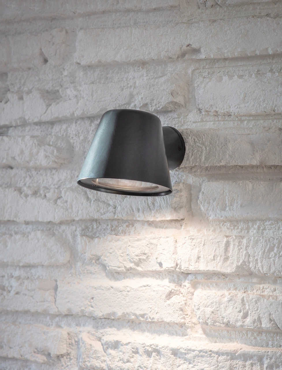 Regent Mast Light - Carbon 1 Regent Mast Light - Carbon