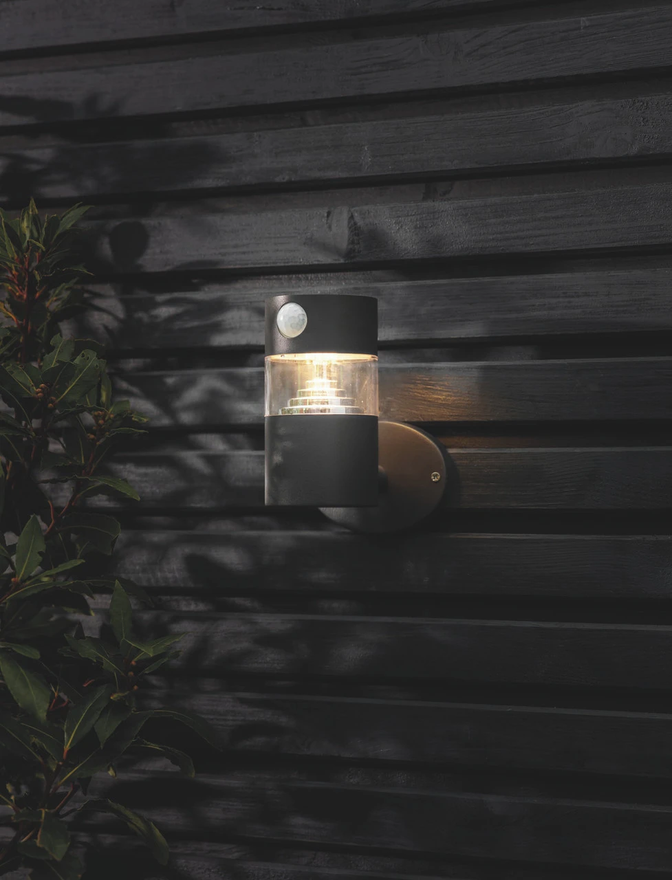 Putney Solar Single Wall Light 3 Putney Solar Single Wall Light - Image 3