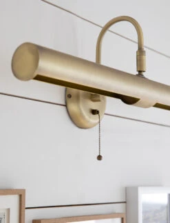 Welford Picture WallLight- Large 9 Welford Picture WallLight- Large -Garden Trading Store LAWF02 Portrait 03 98810.1663930106