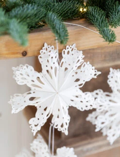 Maddox Snowflake Garland -Garden Trading Store MSWW01 portrait 2 57167.1667907023