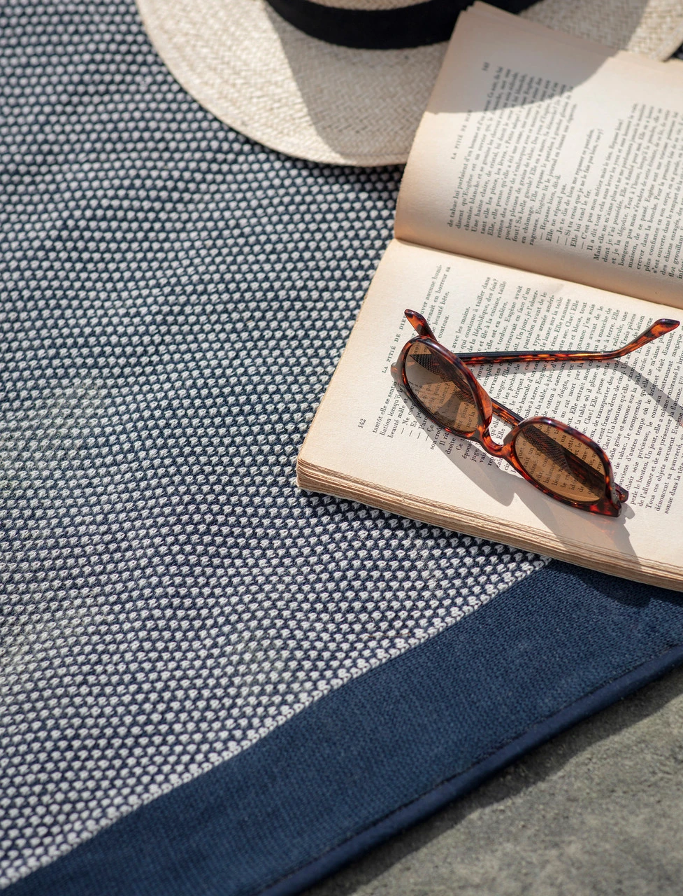 Framlingham Picnic Blanket 2 Framlingham Picnic Blanket - Image 2