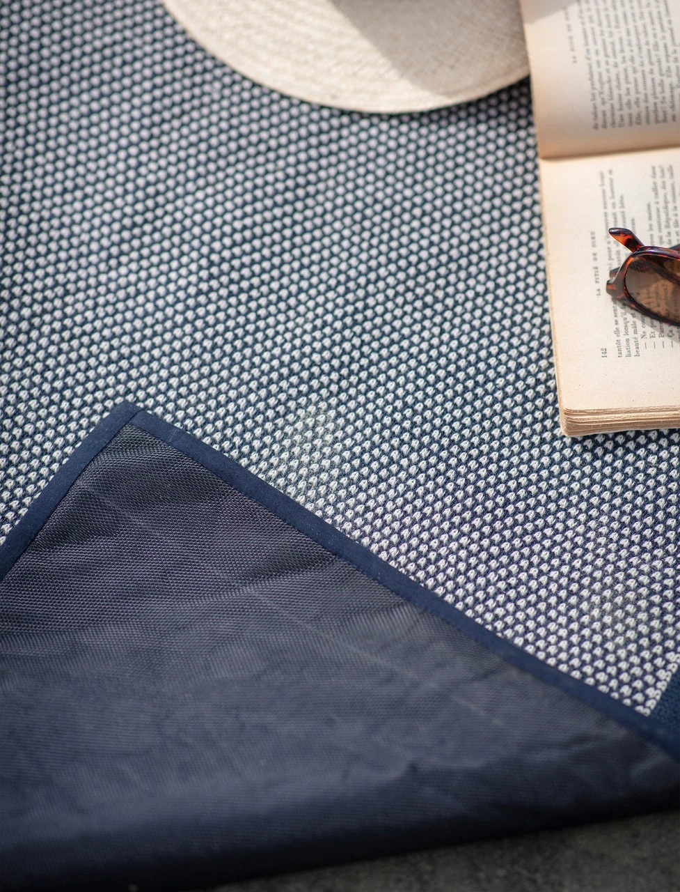 Framlingham Picnic Blanket 3 Framlingham Picnic Blanket - Image 3