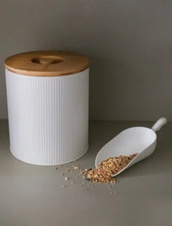 Kinloch Pet Bin - Small - Lily White 9 Kinloch Pet Bin - Small - Lily White -Garden Trading Store PBLW01 Portrait 1 32960.1691417463