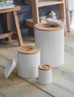 Kinloch Pet Bin - Medium - Lily White -Garden Trading Store PBLW02 portrait 4 60753.1638477083