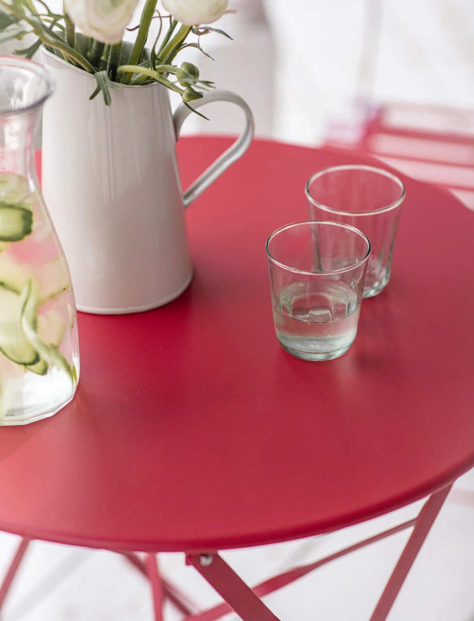 Rive Droite Bistro Set - Small - Pomegranate 2 Rive Droite Bistro Set - Small - Pomegranate - Image 2