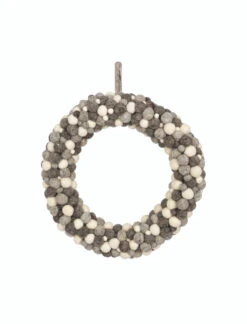 Southwold Wreath - Large - Grey -Garden Trading Store WRFE01 portrait 8 01199.1638489017